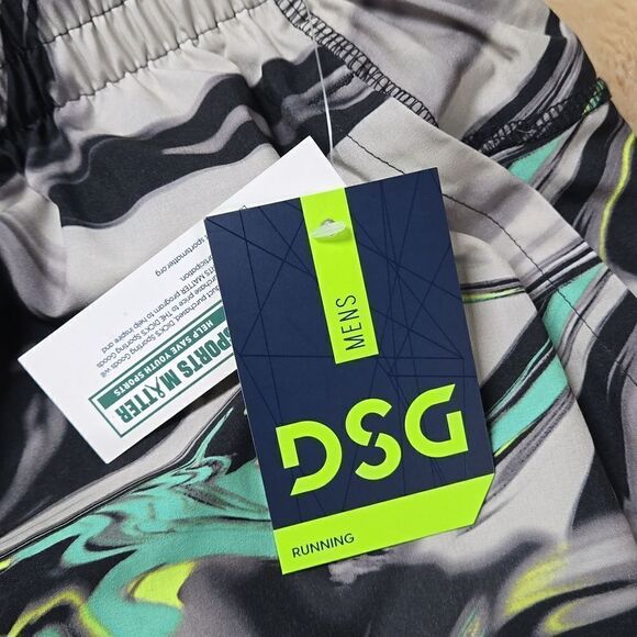 DSG 7" RUN SHORT SHORTS, SIZE LARGE - NEW - Picture 3 of 9